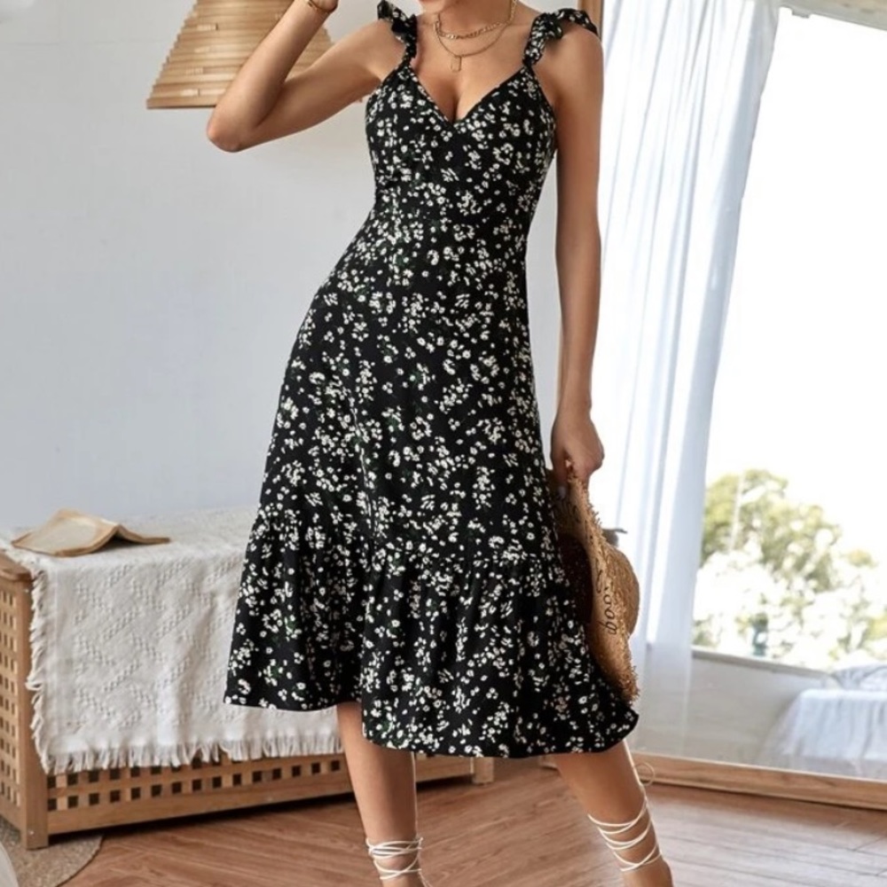 Floral Cut Out Tie Back Ruffle Hem Dress. Size Small